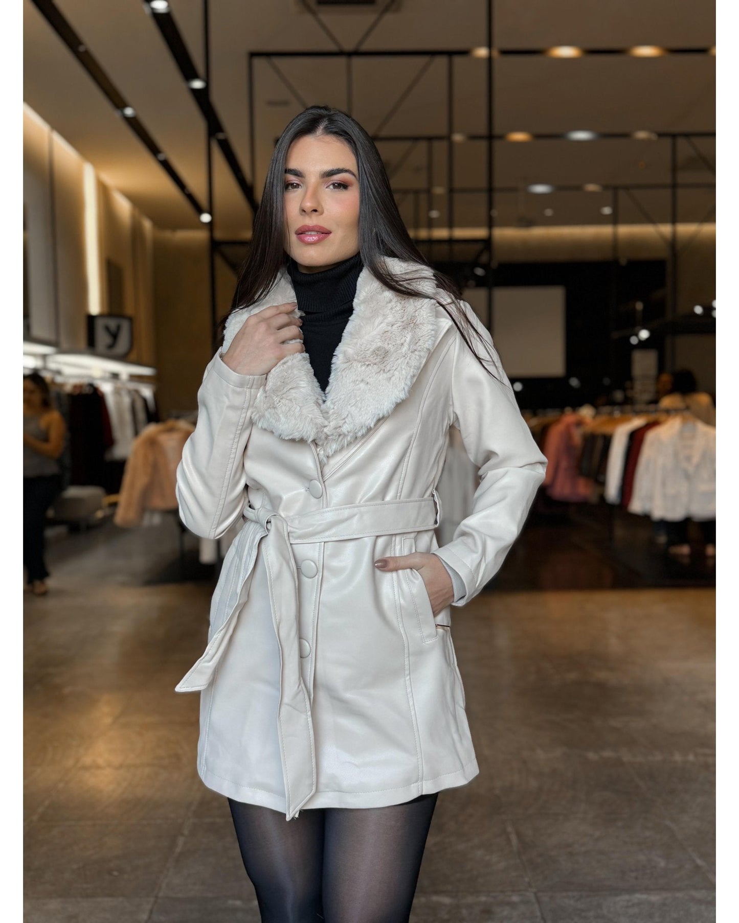 Casaco Couro Gola Pelo