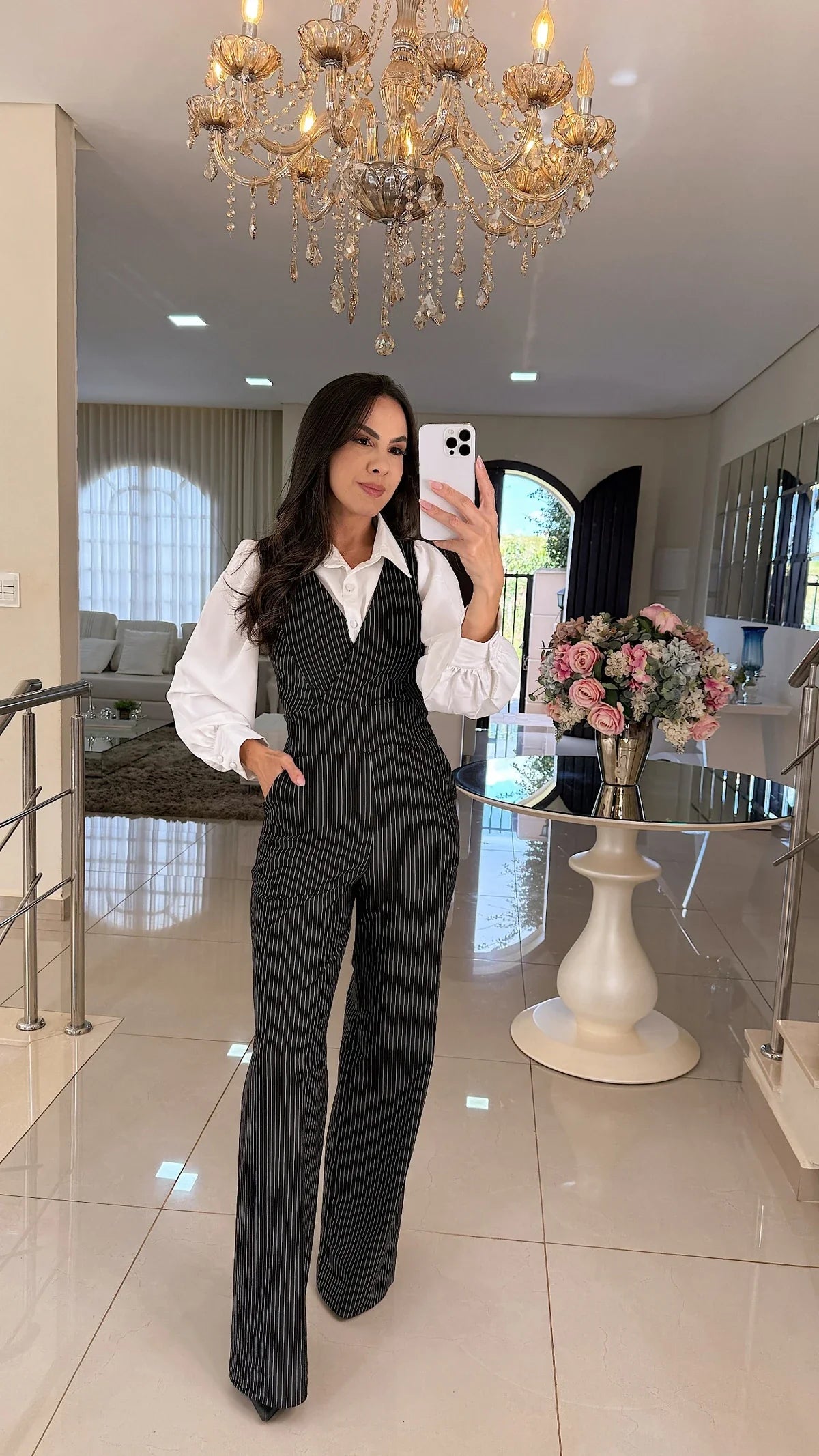 Macacão Executiva Chic Alfaiataria Risca de Giz avec Camisa Branca