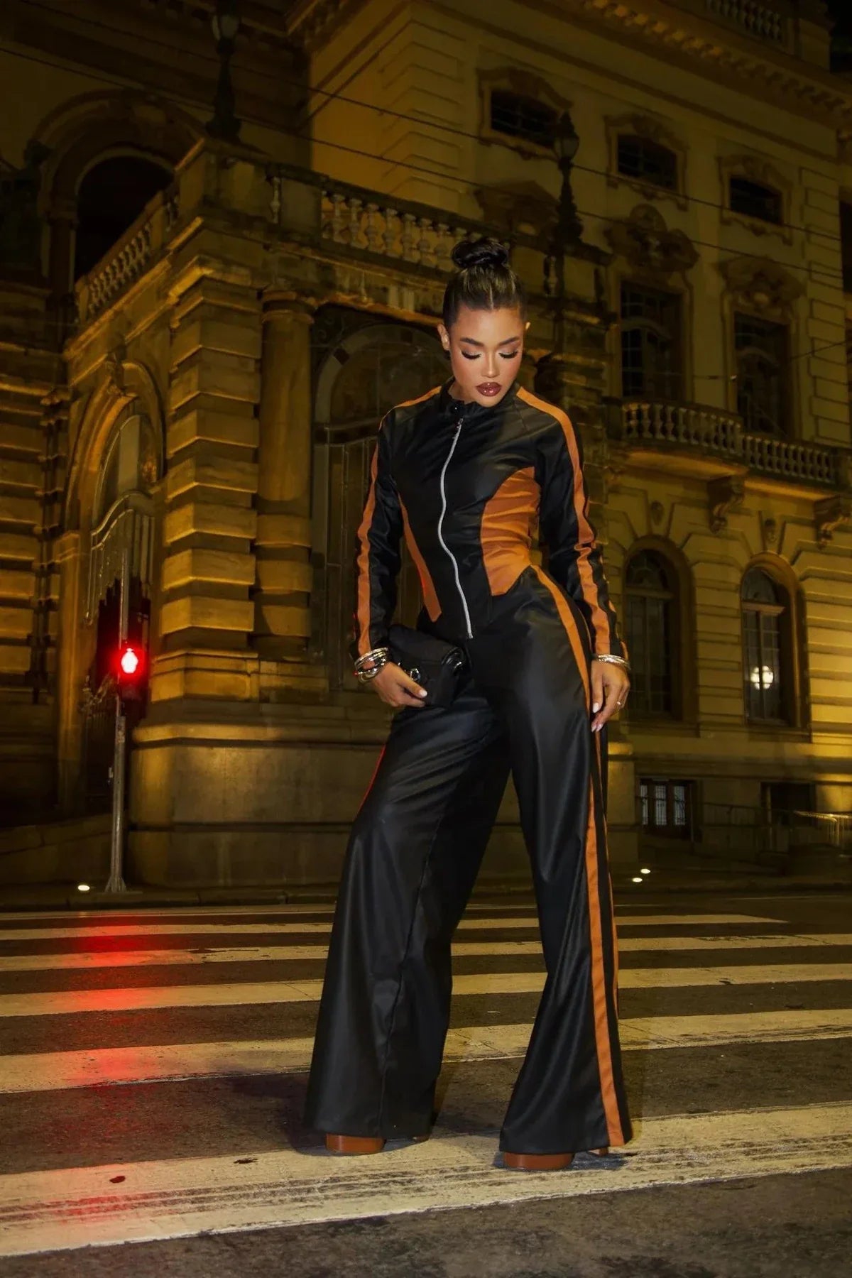 Ensemble Vegas Preto/Caramelo