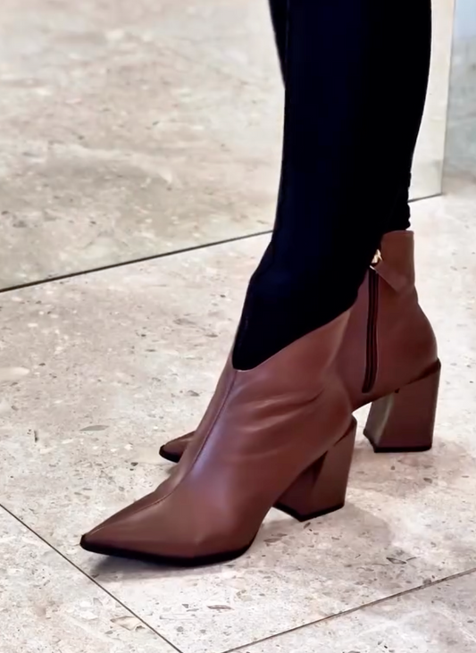 Bota Raffaela Cap Toe Couro Legítimo 