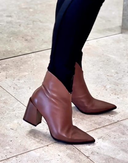 Bota Raffaela Cap Toe Couro Legítimo 