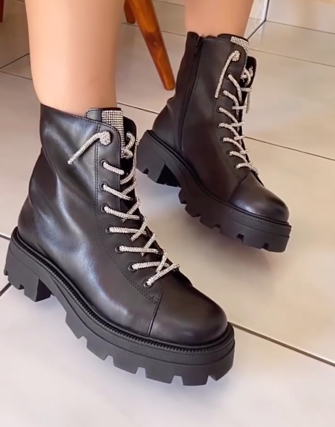 Coturno Preto Cano médio Tratorado 