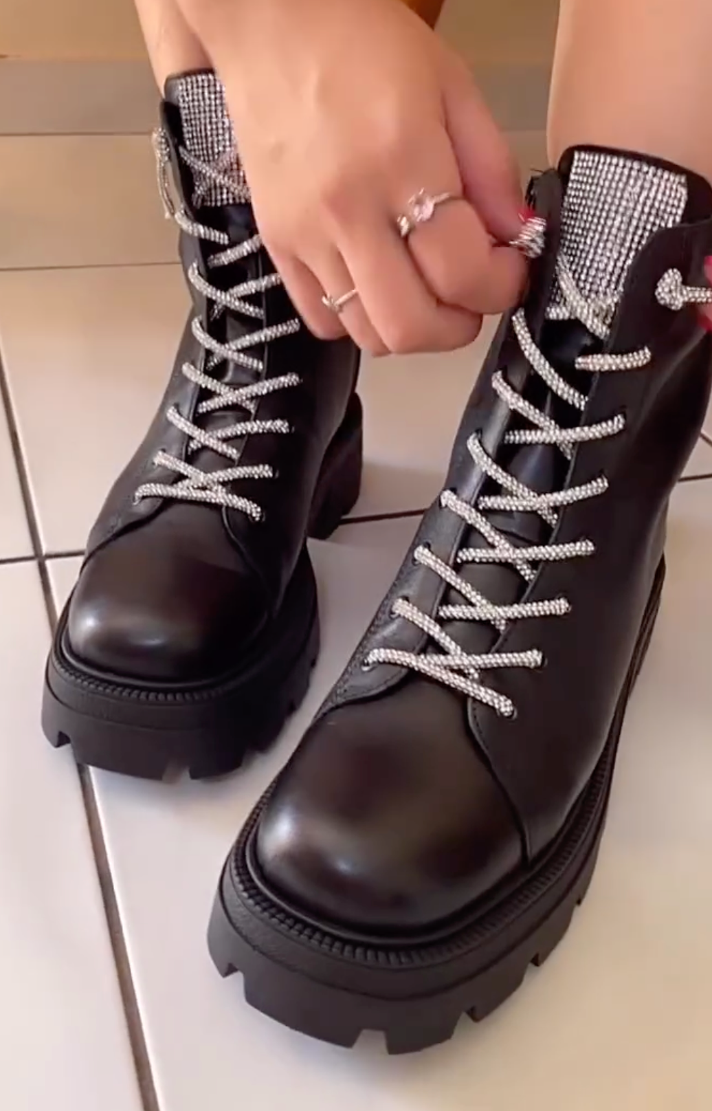 Coturno Preto Cano médio Tratorado 