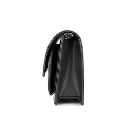 Sac transversal avec grande largeur et détails métalliques
