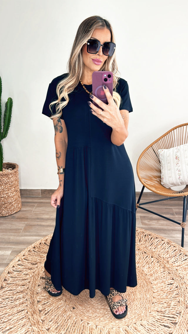 Robe féminine Monica chez Malha Premium 