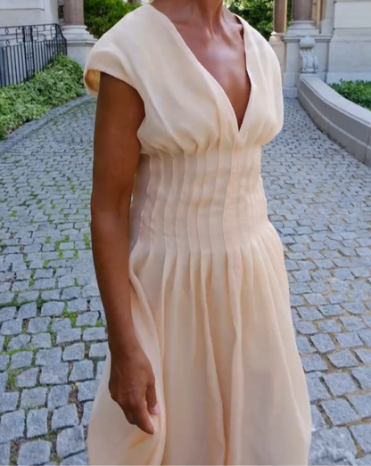 Robe Bege Minimalista avec Decote V et Saia Fluida 