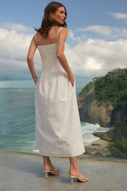 Robe longue blanche à lacets 
