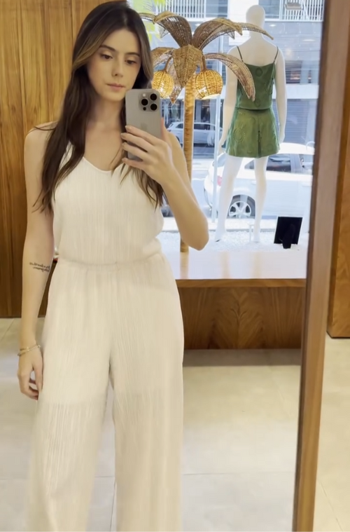 Macacão Branco Minimalista 