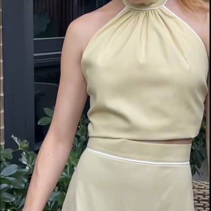 Robe longue dorée chic