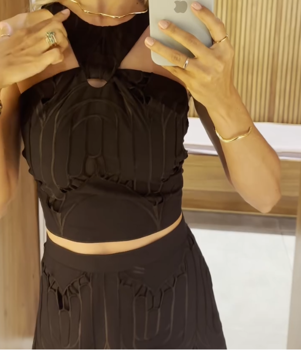 Look Total Black – Cropped + Saia 