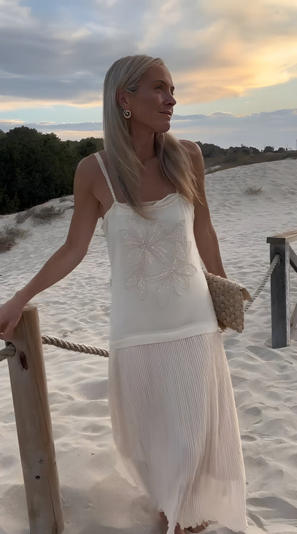 Robe Bege com Bordado em Pérolas Florais