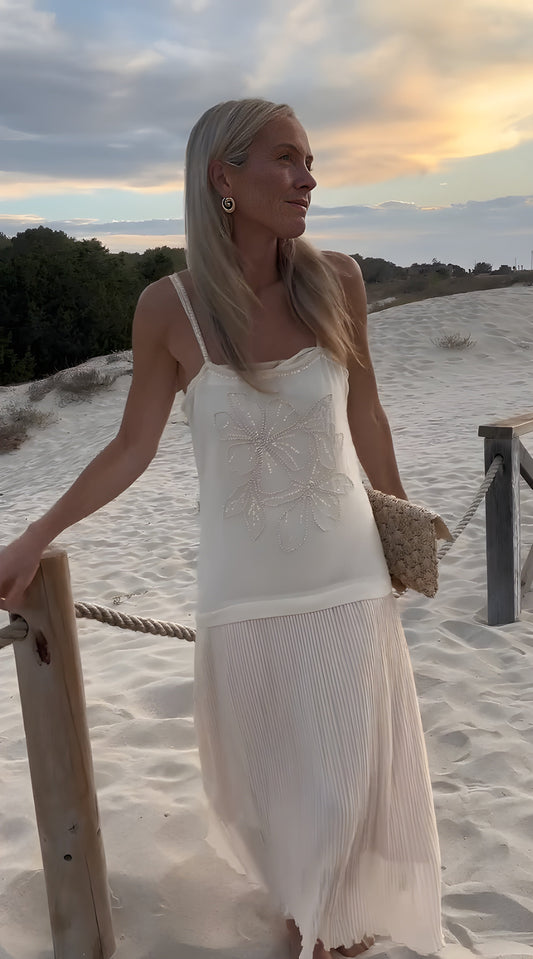 Robe Bege com Bordado em Pérolas Florais